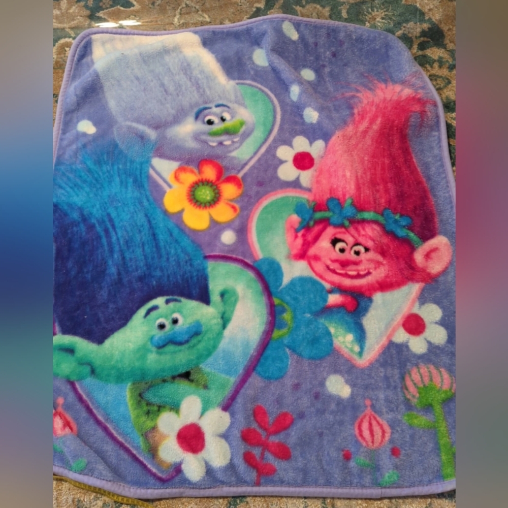 Dreamworks Trolls Cozy Blanket 50x42